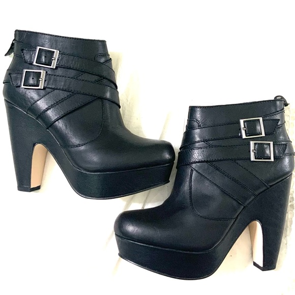VINTAGE Seychelles Black Leather Theory Ankle Bootie NWOT - Picture 3 of 12